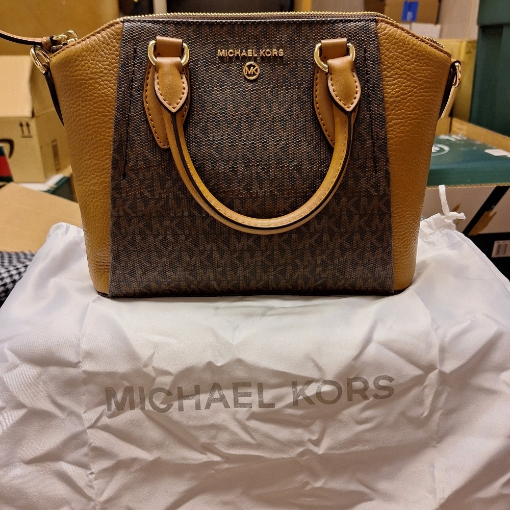 NWT Michael Kors Sienna Brown/Acorn Medium Messenger